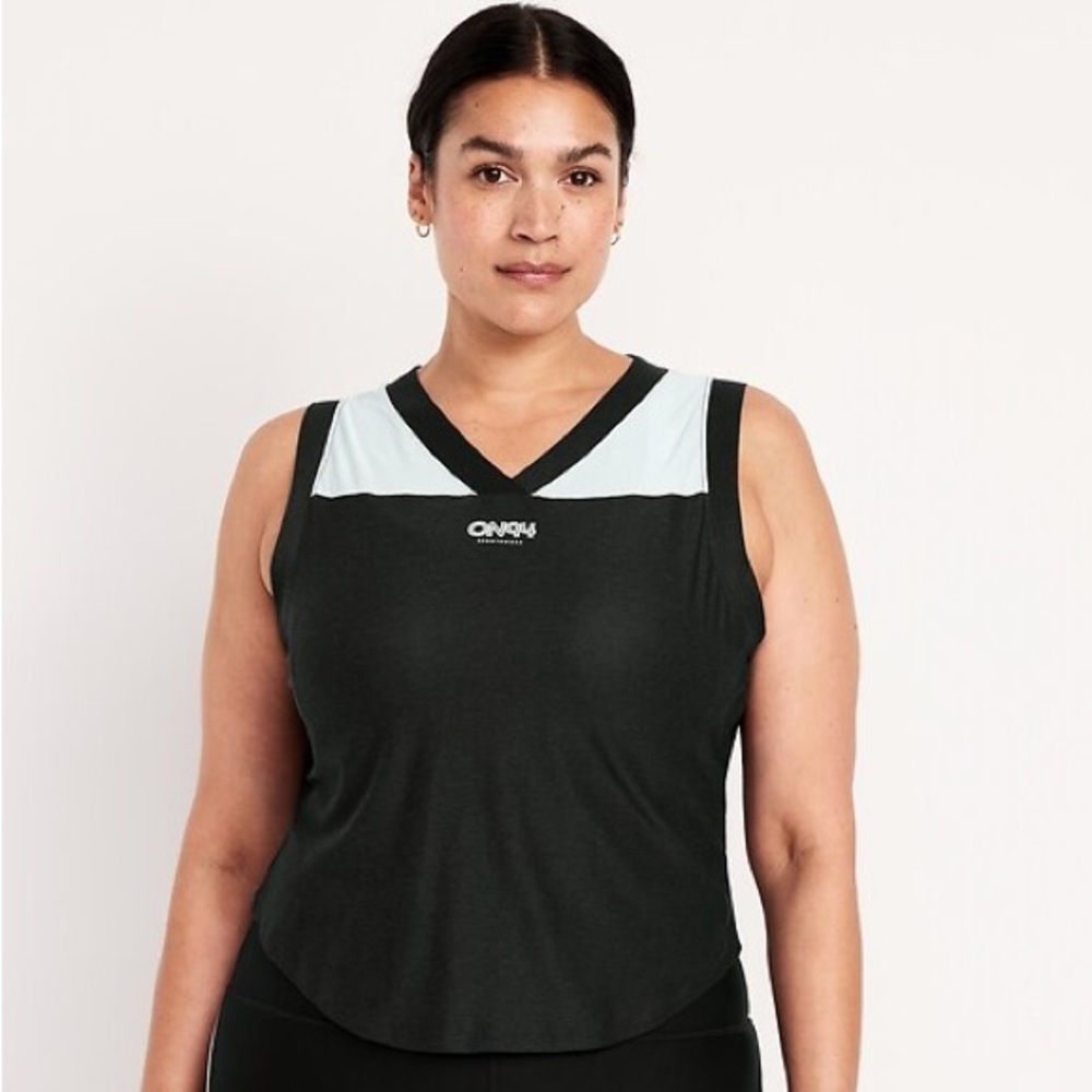 Old Navy Cloud Motion Retro V-Neck Athletic Workout Tank Top - Black/White